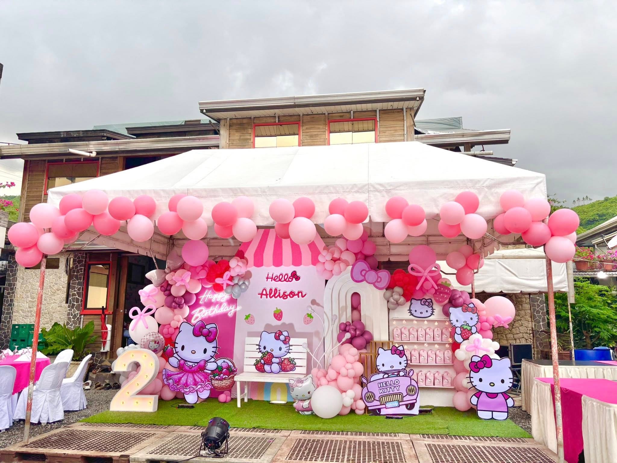 Hello Kitty-themed party
