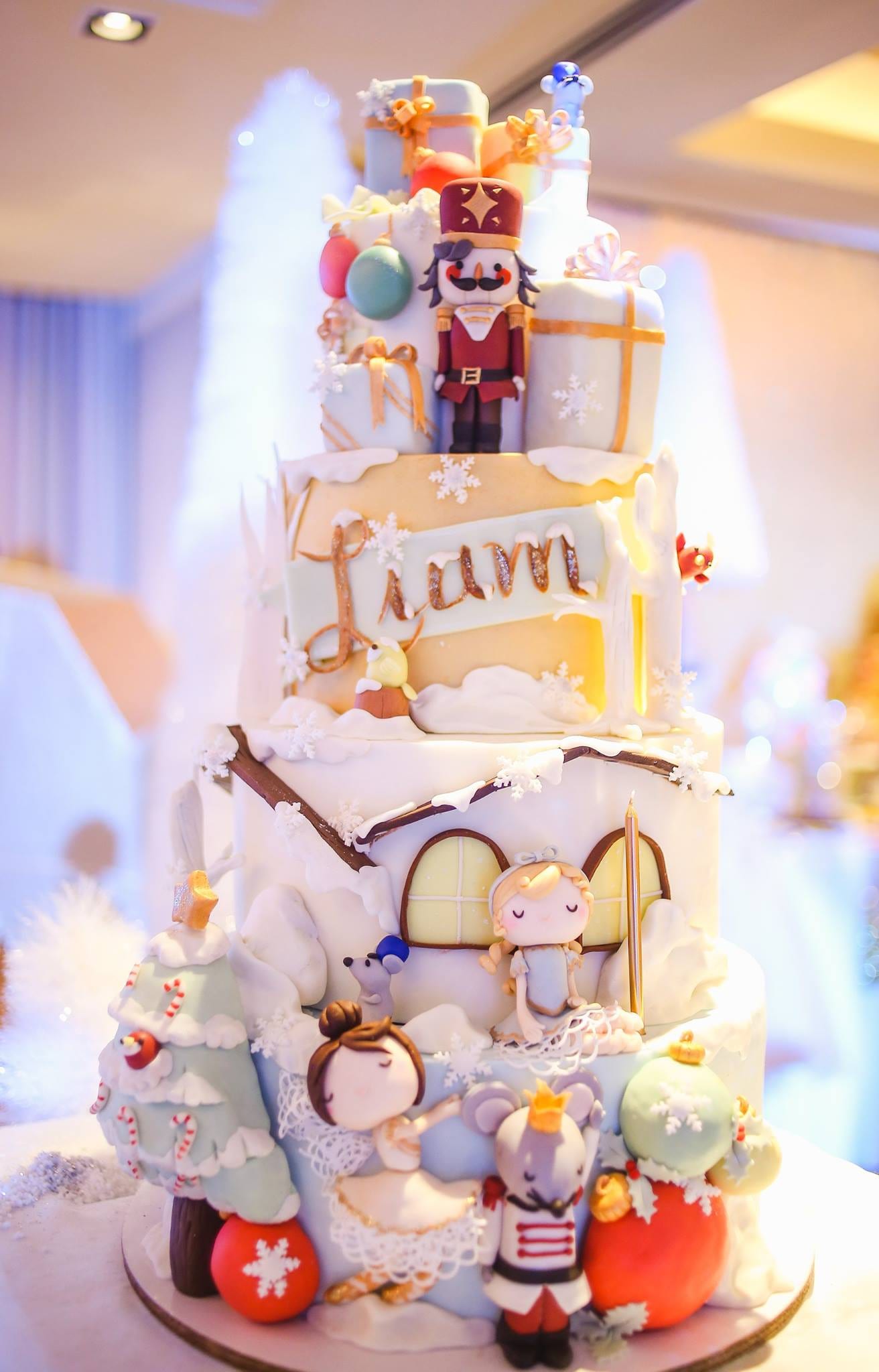 Winter Wonderland-themed Cake