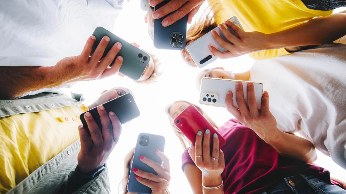 10 Phone Rules Every Tween and Teen Should Know