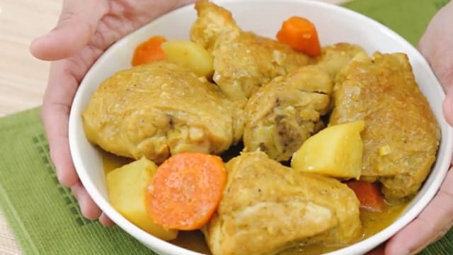 chicken curry with carrots and potato