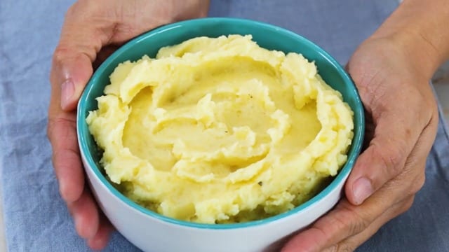 creamy mashed potatoes in a bowl