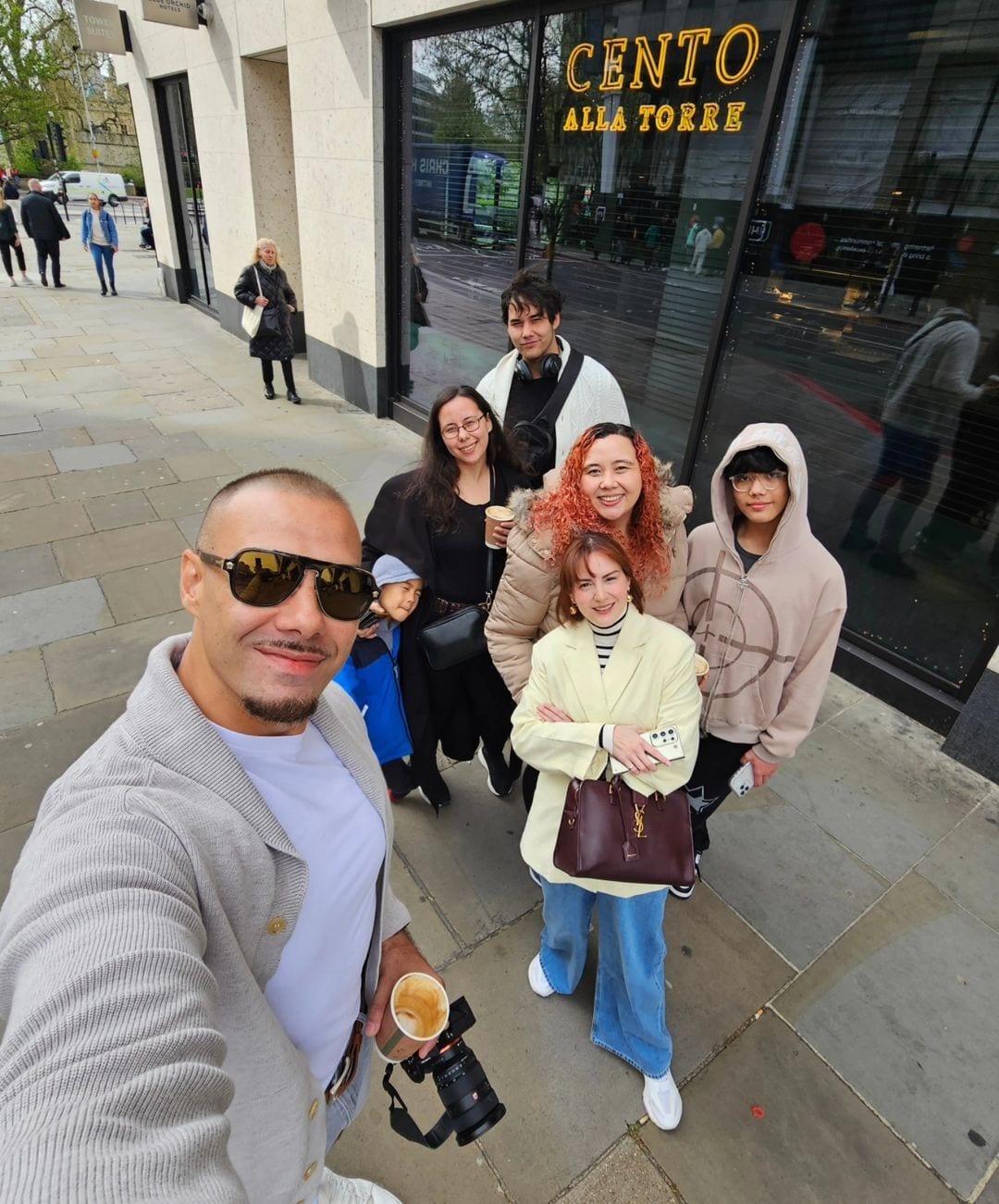 Doug and Chesca Kramer were welcomed by their relatives in London.
