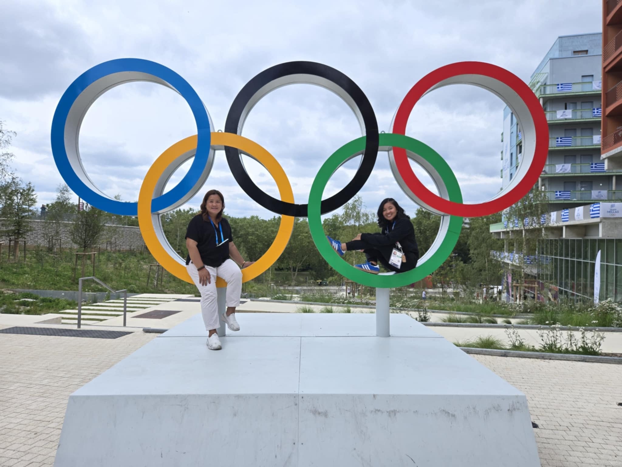 Aileen Catantan and her daughter, Filipino fencer and Olympian Sam Catantan.