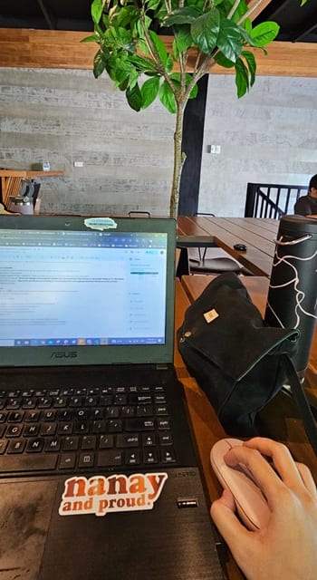 MOM WORKING IN A COFFEE SHOP