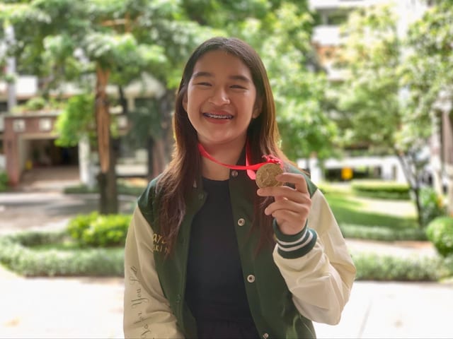 BRIANNA MENDOZA WITH MEDAL