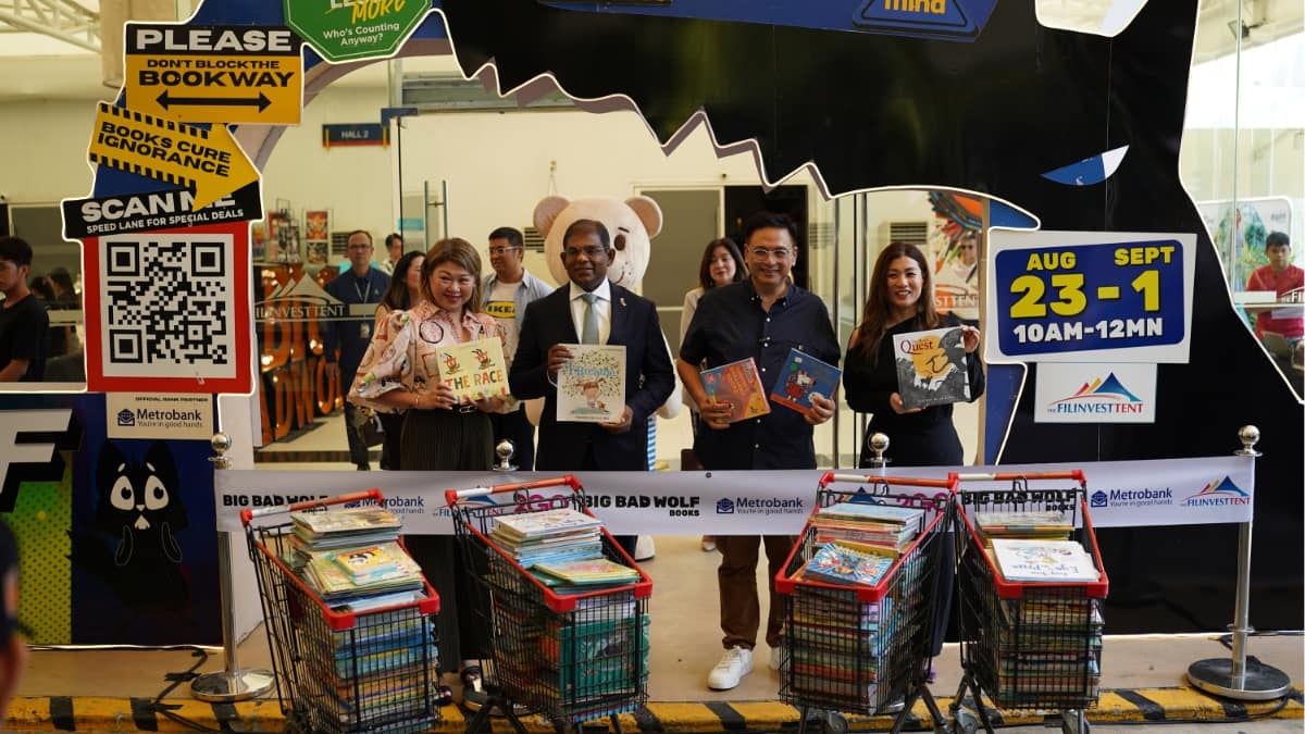 Big Bad Wolf Books Co-founder Jacqueline Ng, Ambassador of Malaysia to the Philippines Dato' Abdul Malik Melvin Castelino, Muntinlupa Mayor Ruffy Biazon, Big Bad Wolf Books Philippine Managing Partner Carol Chuaying