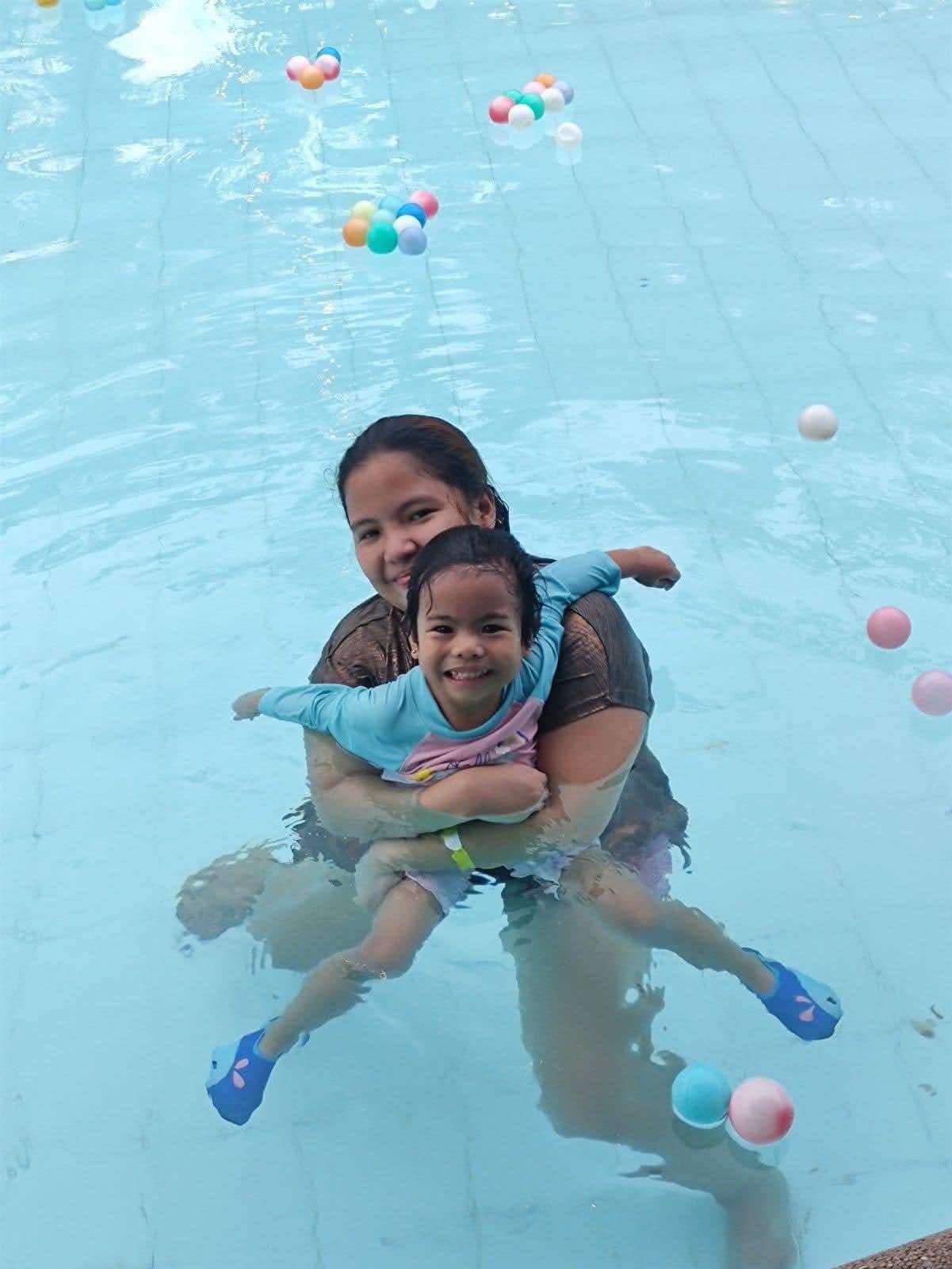 Jasmin Jacar-Acebuque and child
