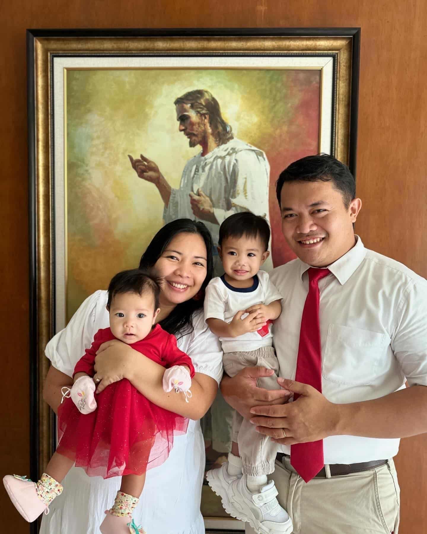 Shiena May Villalobos-Demafeliz and family