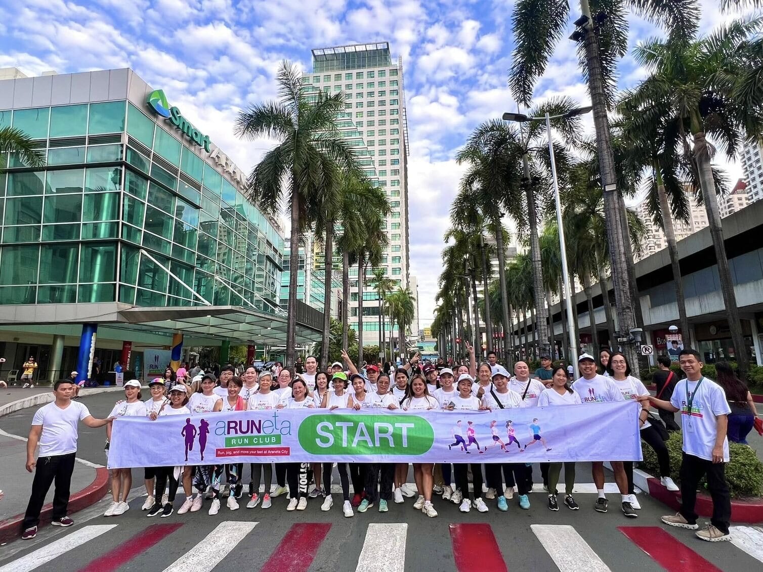 A photo of some aRUNeta Run Club members.
