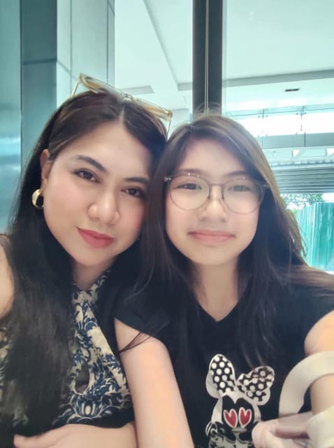MOM AND DAUGHTER