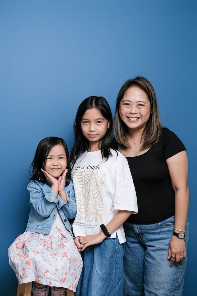 MOM AND DAUGHTERS