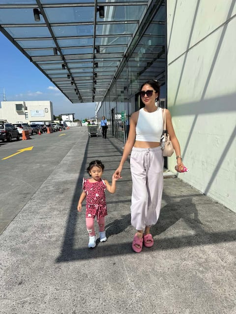 MOM AND DAUGHTER