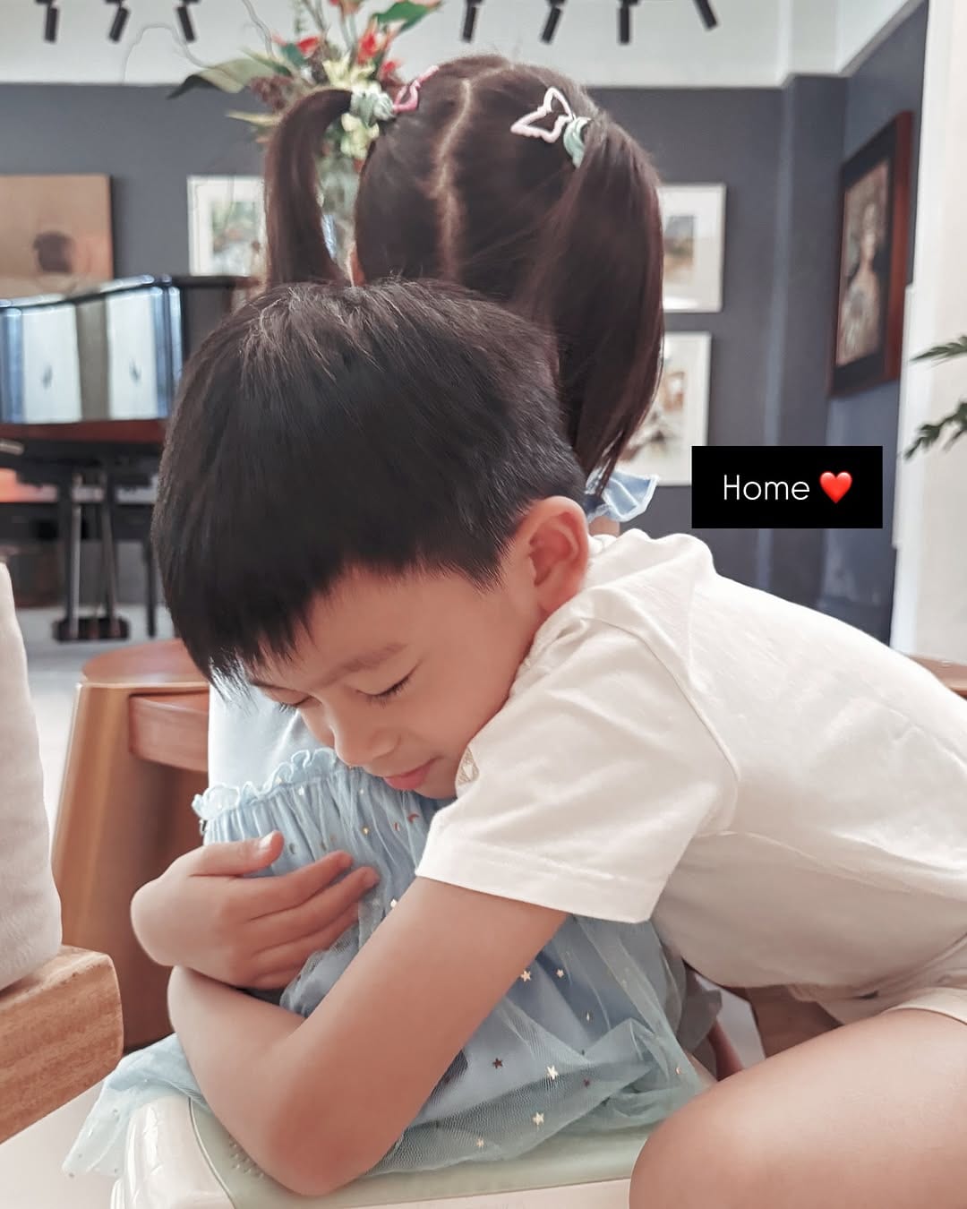 Nikki Gil's children, Finn and Maddie.