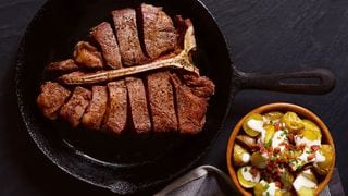 Make Your Weekend Dinner Special With This Potatos and Steak Recipe