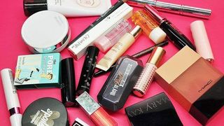 5 Telltale Signs That You're Buying a Fake Beauty Product