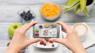 8 Must-Follow Instagram Accounts to Start 2018 with Positivity