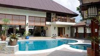 5 Vacation Homes South of Manila for Pool-Obsessed Families 