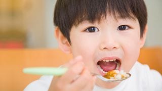 How to Teach Kids to Eat Unfamiliar Food: Mom Shares What Really Worked for Her