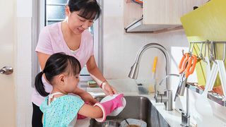 Household Chores: Pinakamadaling Paraan Para Matuto Ang Bata Ng Right Values 