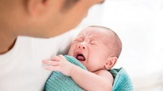 Pwedeng Maging Sanhi ng Kabag ang Breast at Bottle Feeding