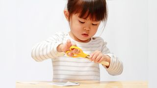 7 Warning Signs That Your Child's Hand Strength Is Weak (How Are Her Scissor Skills?)