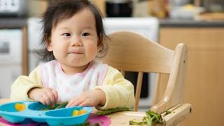 Mga Dapat Tandaan sa Tamang Kain ni Baby, Ayon sa Isang Nanay na Sumubok Nito