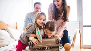 11 Ways to Stay Within Your Budget While Traveling