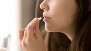 Mga Pinakamainam Inuming Vitamins sa Iyong 20s, 30s, 40s, 50s at 60s