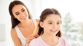 9 Non-Verbal Ways That Tell Your Child You're Listening