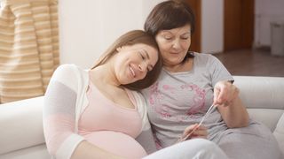 Despite Online Support Groups, New Moms Still Prefer Their Own Mother, Says Study