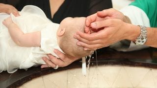 Pagpili Ng Ninong At Ninang: 5 Magagandang Katangian Na Dapat Mong Hanapin