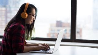 Are You A Good Listener? This Pinay Who Is One Earns P9,000 a Week