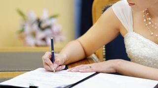 It's Legal To Keep Your Maiden Name After Marriage: Will You Do It?