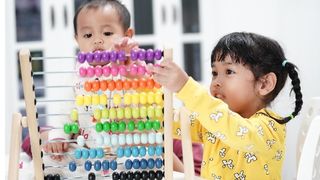 Makakatulong Ang Developmental Milestones Checklist Sa Pagsubaybay Sa Paglaki Ng Anak