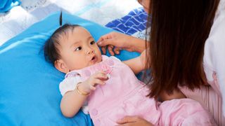 Okay Ba Ang 'Kontra Usog' Bracelet Para Kay Baby? Moms and Pedia Say No, These Are Harmful