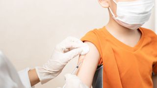 Covid Alert! High Travel Risk, Patuloy Na Vaccine Drive Para Sa Mga Bata