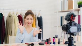 This Flight Attendant Earned P140K In Two Nights Through Live Selling. Here's How She Did It