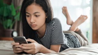 Reducing Social Media Use To 1 Hour A Day Makes Young People Feel Better About Themselves, Shows Study