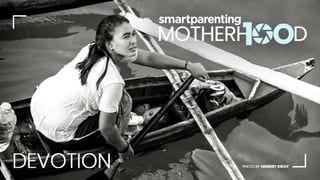Smart Parenting Motherhood 100: Ordinary Moments, Extraordinary Devotion